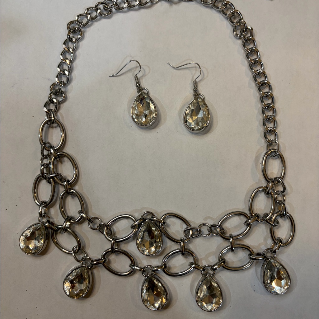 Elegant Silver Tone Necklace And Earring Set